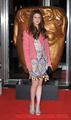 Love the outfit - bonnie-wright photo