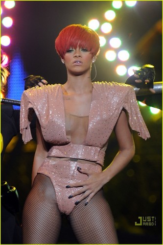 Rihanna Peforms in NYC
