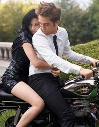  Kristen Stewart and Rob on motercycle