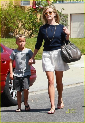 Reese Witherspoon: Church Service with Jim Toth!