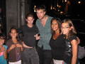 Rob & Kristen with fans [August 15] - robert-pattinson-and-kristen-stewart photo