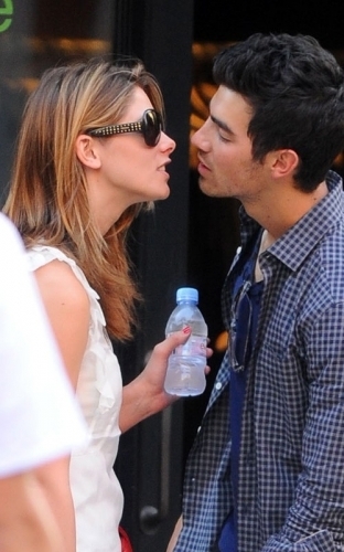 Ashley & Joe Jonas KISS