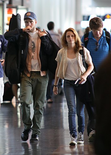 Kristen and Rob leaving Montreal