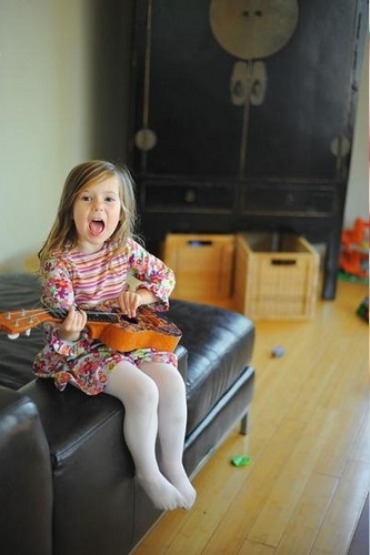 Renesmee playing with her guitar