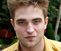 Rob Pattinson is sooo gorgeous... - robert-pattinson photo