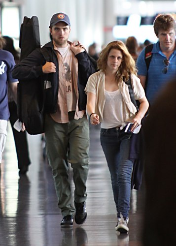  Rob and Kristen leaving Montreal