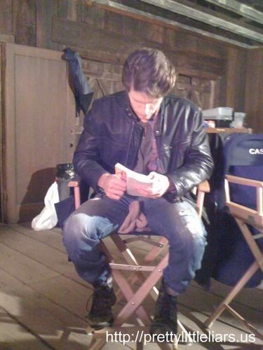  Behind The Scenes/On Set > 1x03 To Kill A Mocking Girl