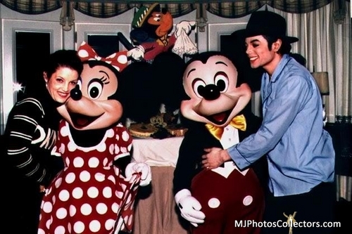  MJ & Lisa @ Disneyland