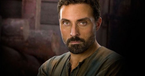 RUFUS SEWELL AS TOM BUILDER IN "THE PILLARS OF THE EARTH".