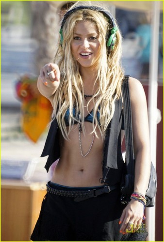 shakira May Be Fined For música Video Shoot heh lol she's gorgeous