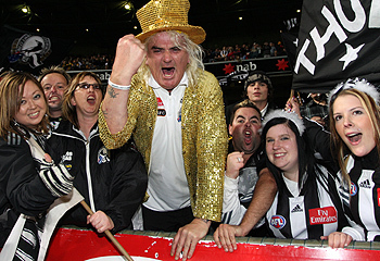  Collingwood's #1 fan Joffa and the famous goud jas