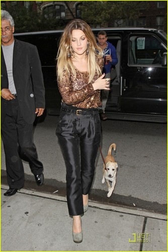  Drew Barrymore: Going the Distance with My Dog!