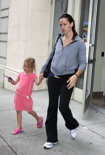  Jen out and about in NYC with her girls!