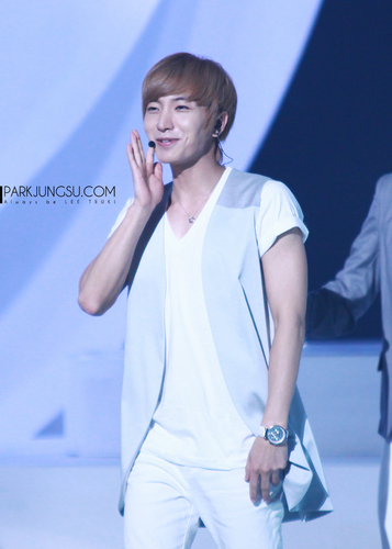 Leeteuk no other...so sweet <3 