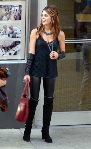  New Ashley pictures on the set of MDR