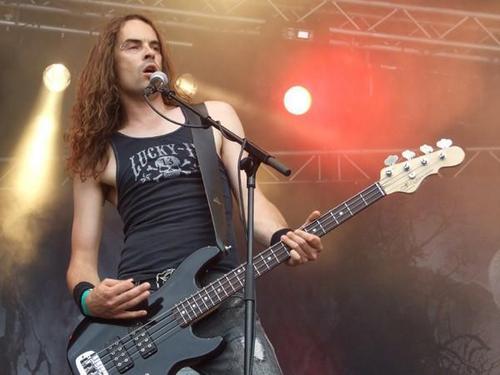 Niklas - Bass
