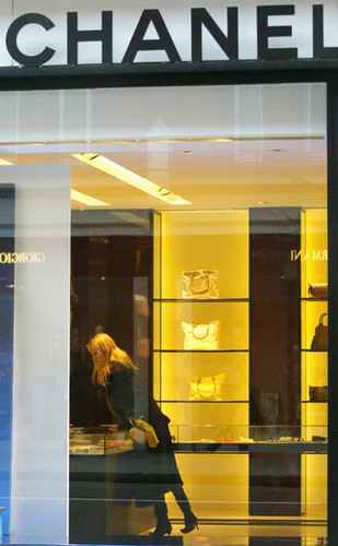  Rosamund パイク at Chanel
