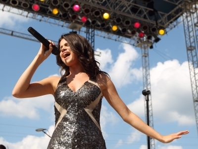 Selena performing in Indianapolis, IN