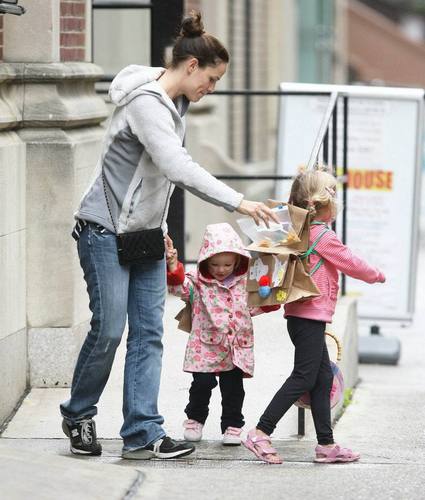  Jen, बैंगनी, वायलेट and Seraphina out and about in NYC!