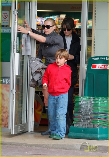  Kate Winslet: Gloucestershire Gas Stop