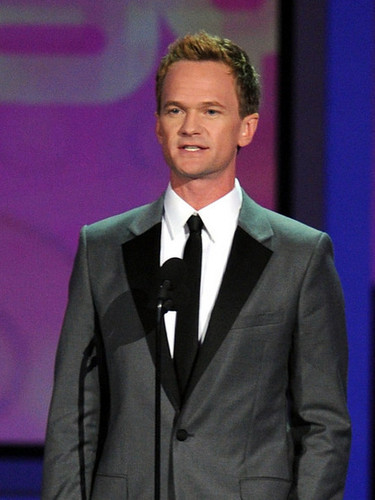  Neil Patrick Harris Presenting An Award @ the 2010 Emmy Awards