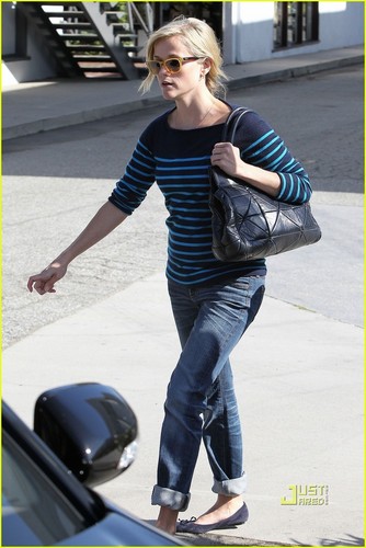 Reese Witherspoon Shows Her Stripes