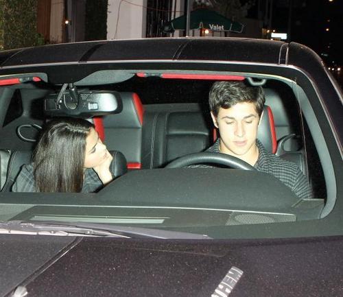  Selena and David on a rendez-vous amoureux, date