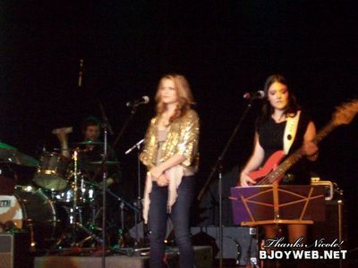  Everly Performing at the jagung Palace (08/29/10)