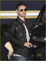 Jensen out in Vancouver - jensen-ackles photo