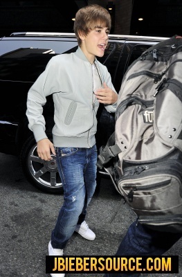  Justin leaving his NYC hotel