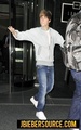 Justin leaving his NYC hotel - justin-bieber photo