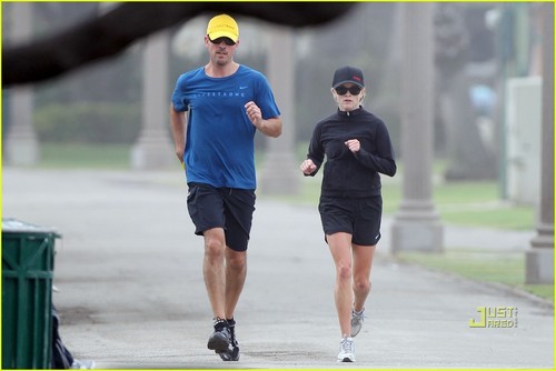  Reese Witherspoon: Running with Jim Toth!