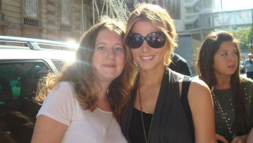  Ashley with fans in Paris (Sept 5th)
