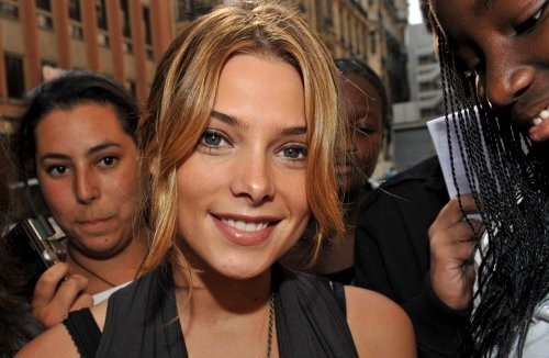 More photos of Ashley in Paris (Sept 5th)
