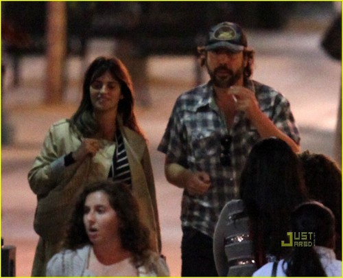 Penelope Cruz & Javier Bardem: Santa Monica Movie Night!