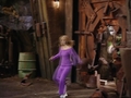 sarah-michelle-gellar - Sarah in Scooby Doo 2: Monsters Unleashed featurette screencap