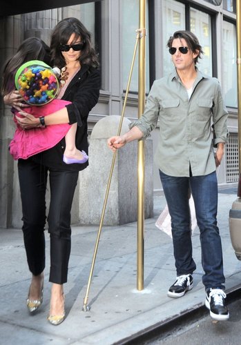 Tom Cruise and Suri: Flying Act