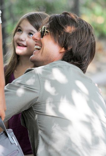  Tom Cruise and Suri: Flying Act