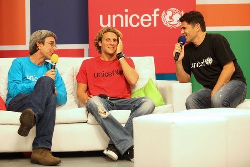  Diego Forlan & Uruguayer National soccer Team for "UNICEF"