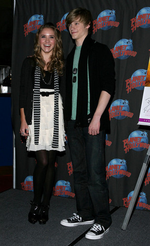  Emily Osment And Lucas Till Visit Planet Hollywood