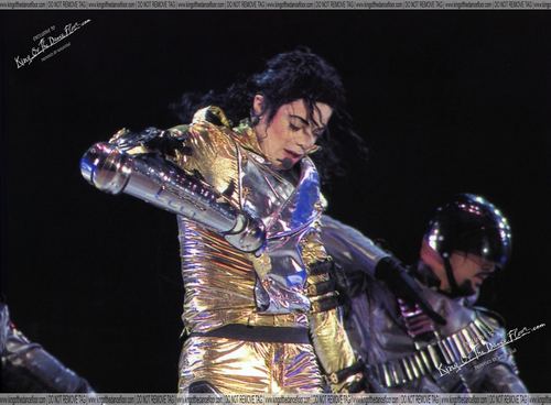  King of Pop!!!Just him ♥♥