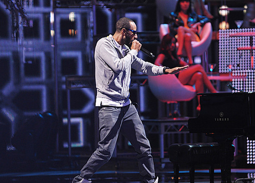 Swizz Beatz rehearses at the Nokia Theater for the 2010 MTV VMAs