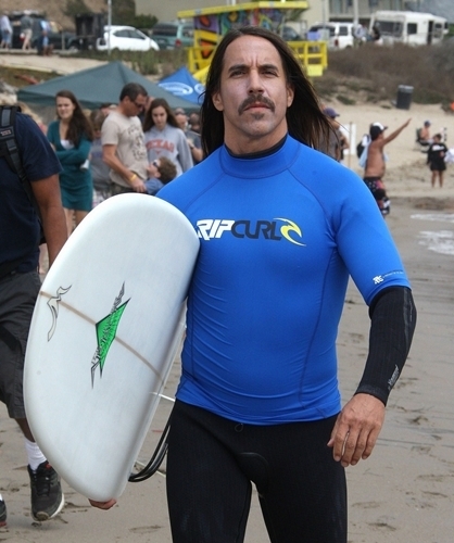 Anthony Kiedis surfing