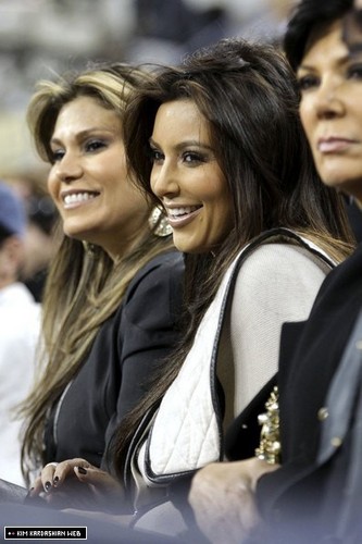  Kim and Kris attend a टेनिस match at the US Open tournament 9/9/10
