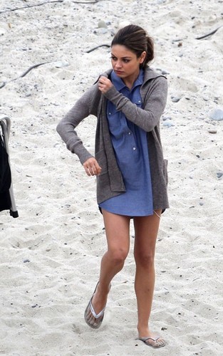  Mila on set 'Friends with Benefits'