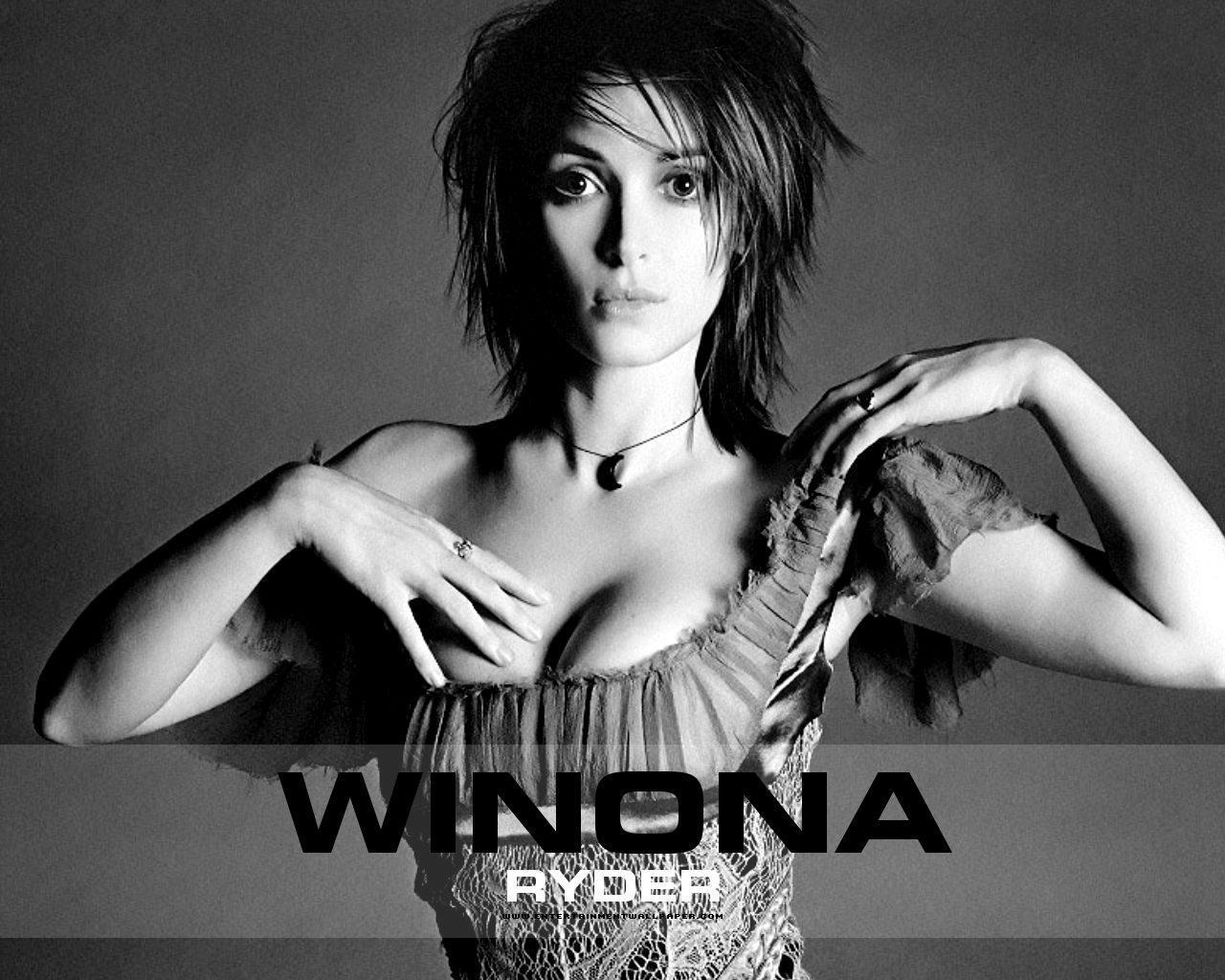 Winona-Ryder-winona-ryder-15505108-1280-1024
