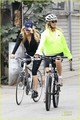 Kate Hudson & Matthew Bellamy Bike with Her Parents - kate-hudson photo