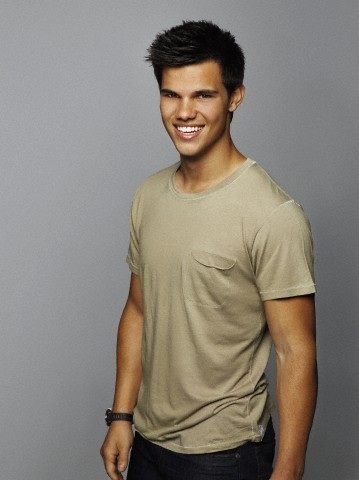New/Old Entertainment Weekly Outtakes Of Taylor Lautner!"