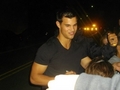 Taylor with Fans - twilight-series photo