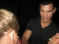 Taylor with Fans - twilight-series photo